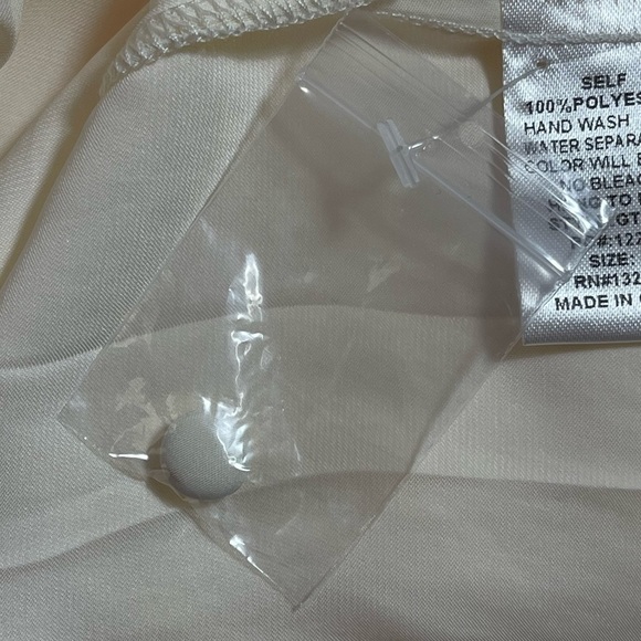 NWT GLAM Cream High Neck Balloon Long Sleeve Blouse Top - Size Large - Picture 11 of 11